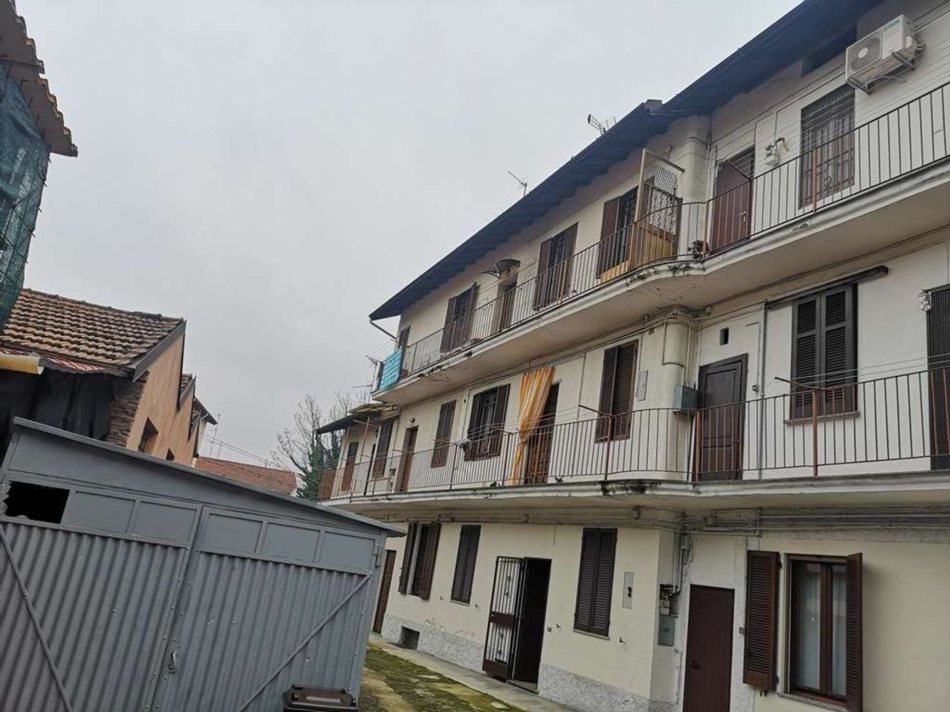 4 rooms House in Vigevano, Italy No. 5773