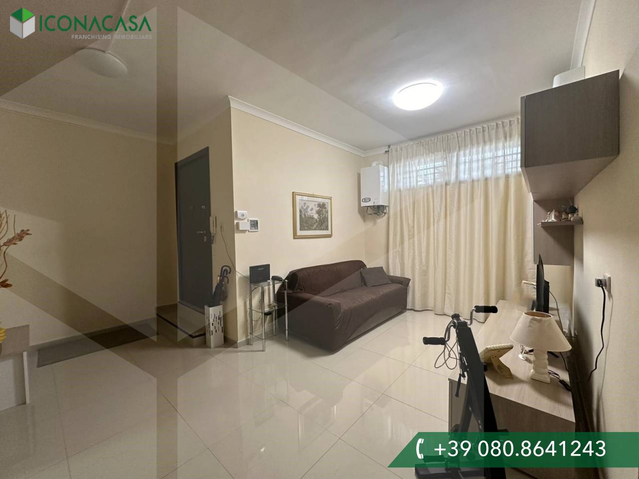 Квартира с 3 комнатами в Бари, Италия № 32238