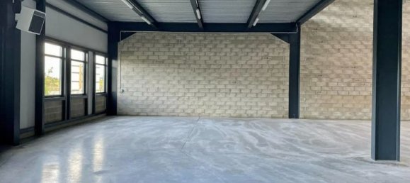 Gewerbliche Immobilie in Marines, France 849m², Nr. 357030 7