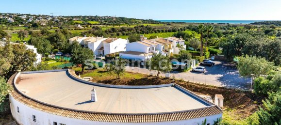 365m² Commercial property in Quarteira, Portugal No. 162555 3