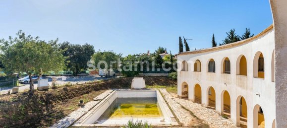 365m² Commercial property in Quarteira, Portugal No. 162555 14