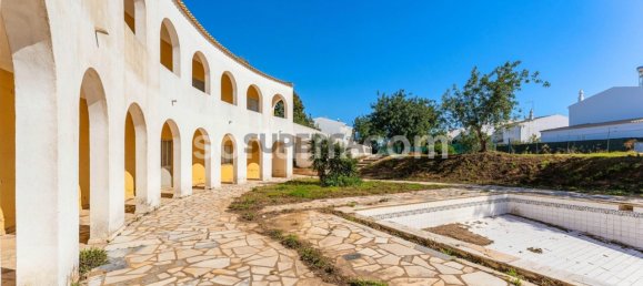 365m² Commercial property in Quarteira, Portugal No. 162555 17