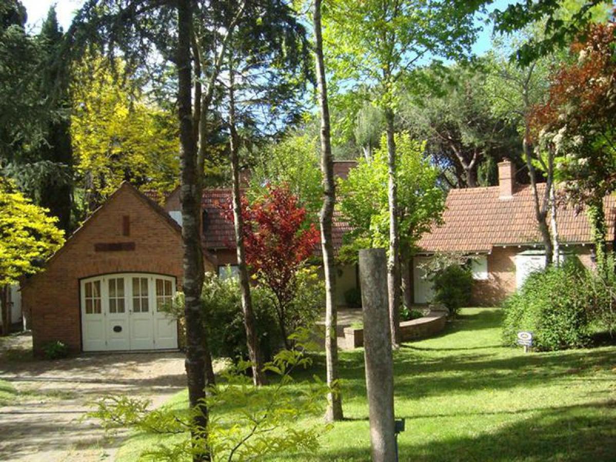 Casa de 2 dormitorios en Mar del Plata, Argentina No. 76041