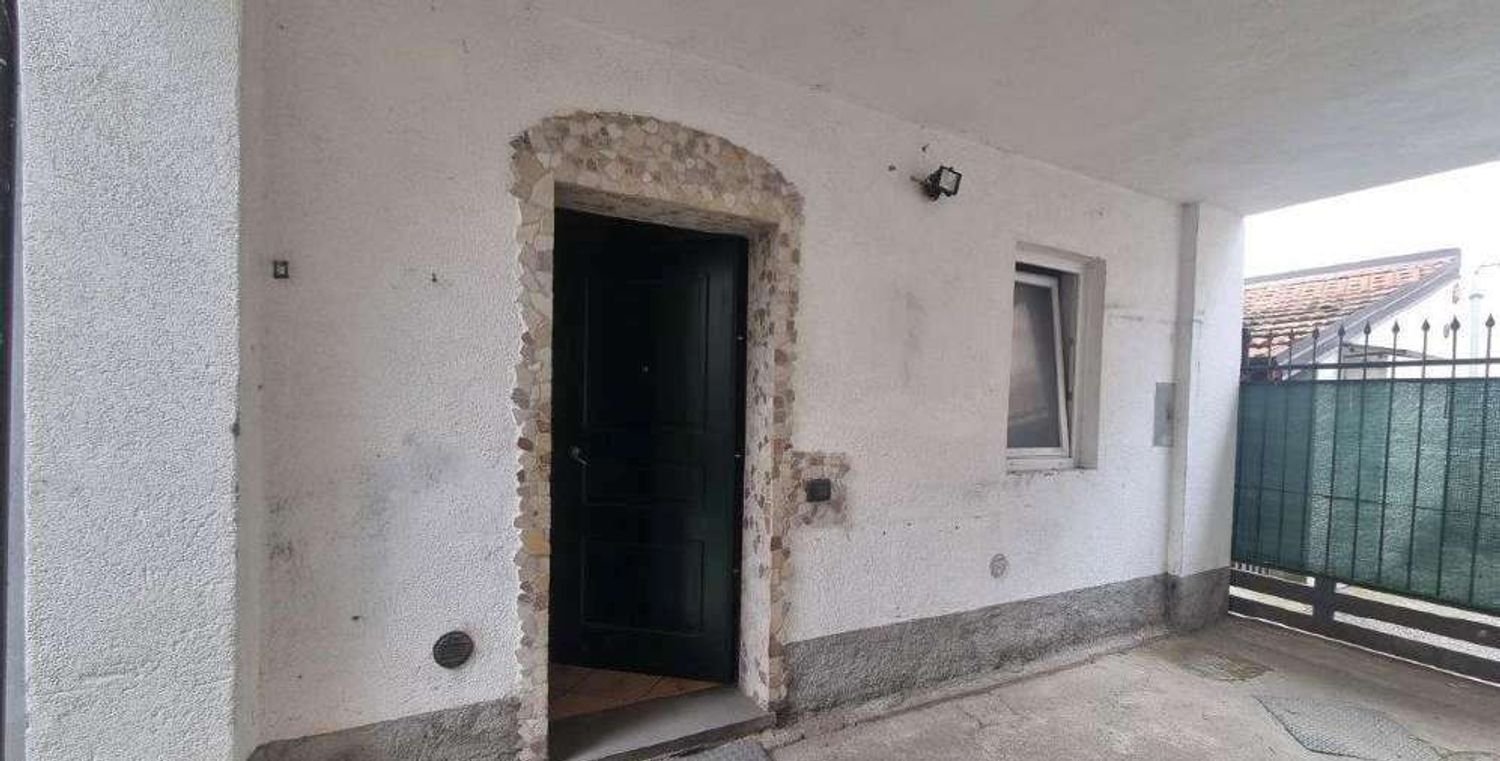 4 rooms Apartment in Mornago, Italy No. 3489