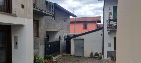 4 rooms Apartment in Mornago, Italy No. 3489 2