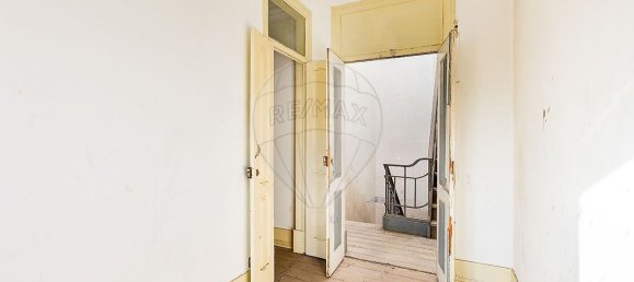 573m² Building in Lisbon, Portugal No. 122145 18