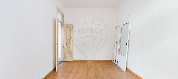 573m² Building in Lisbon, Portugal No. 122145 23