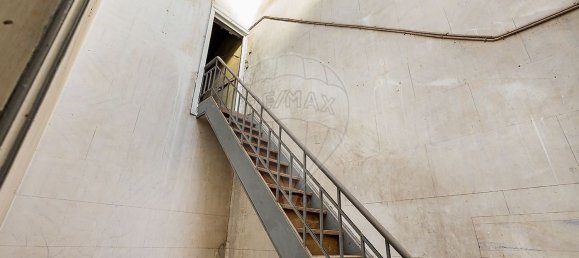 573m² Building in Lisbon, Portugal No. 122145 25