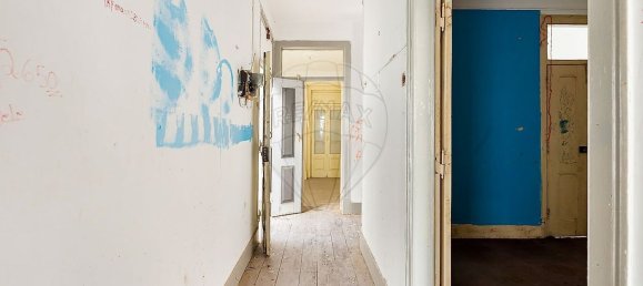 573m² Building in Lisbon, Portugal No. 122145 21