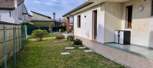 5 rooms Villa in Chioggia, Italy No. 53201 4