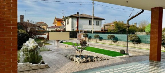 5 rooms Villa in Chioggia, Italy No. 53201 3