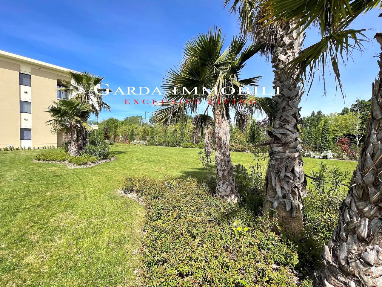 Квартира с 3 комнатами в Дезенцано дель Гарда, Италия № 43489