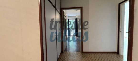 3 bedrooms Apartment in Trieste, Italy No. 376542 4