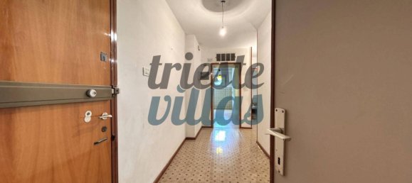 3 bedrooms Apartment in Trieste, Italy No. 376542 2