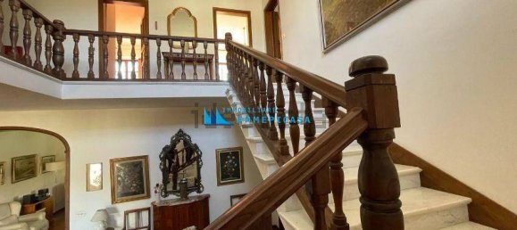6 bedrooms Villa in Carrara, Italy No. 215097 11