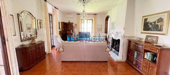 6 bedrooms Villa in Carrara, Italy No. 215097 8