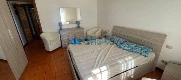 6 bedrooms Villa in Carrara, Italy No. 215097 13