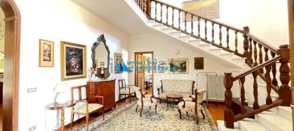 6 bedrooms Villa in Carrara, Italy No. 215097 6