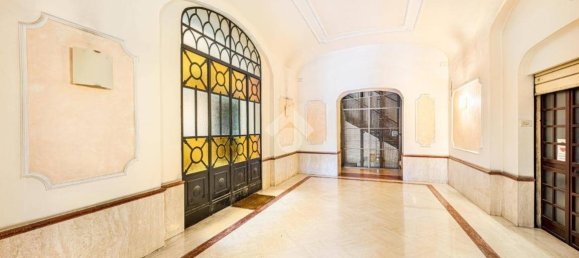 2 bedrooms Apartment in Rome, Italy No. 320116 3