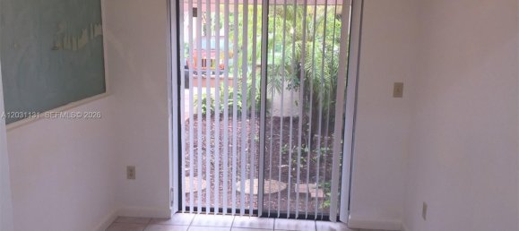 3 dormitorios dúplex en alquiler en Miami, Miami-Dade, Florida, USA № 614940 10