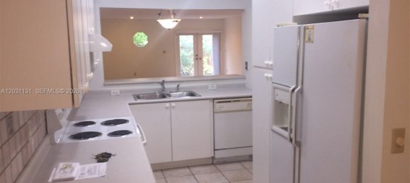 3 dormitorios dúplex en alquiler en Miami, Miami-Dade, Florida, USA № 614940 16
