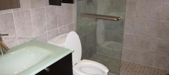 3 dormitorios dúplex en alquiler en Miami, Miami-Dade, Florida, USA № 614940 5