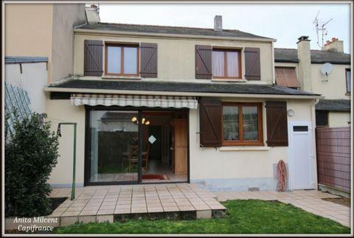 Casa de 4 dormitorios en Allonnes, France No. 25908