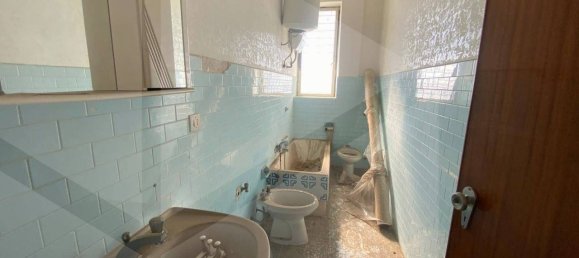 2-salle Appartement à Bari, Italy No. 21214 8