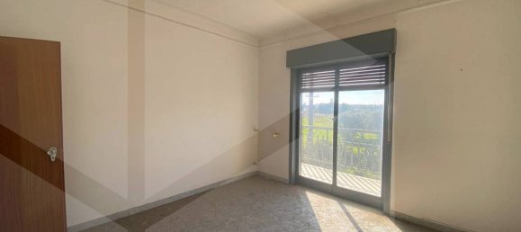 2-salle Appartement à Bari, Italy No. 21214 3