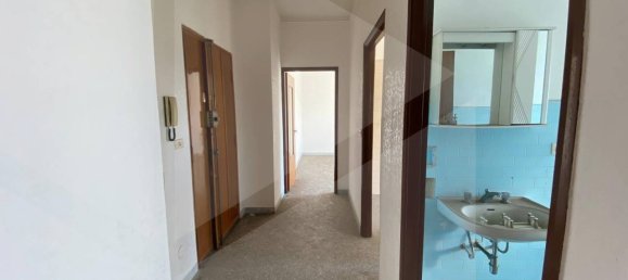 2-salle Appartement à Bari, Italy No. 21214 7