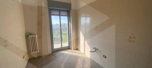 2-salle Appartement à Bari, Italy No. 21214 10
