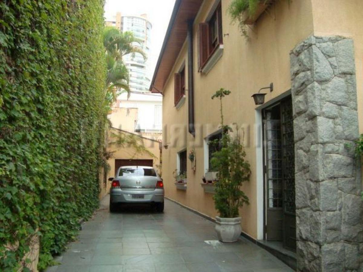 Casa de 4 dormitorios en Sao Paulo, Brazil No. 586645