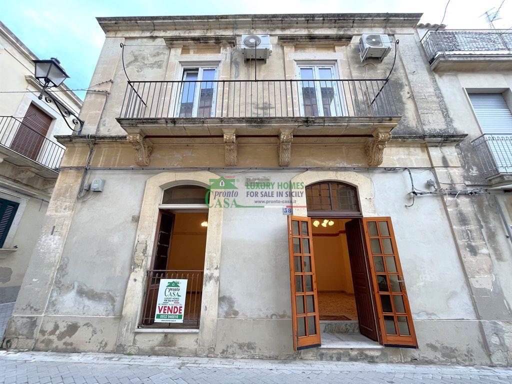 Casa de 5 habitaciónes en Modica, Italy No. 25820
