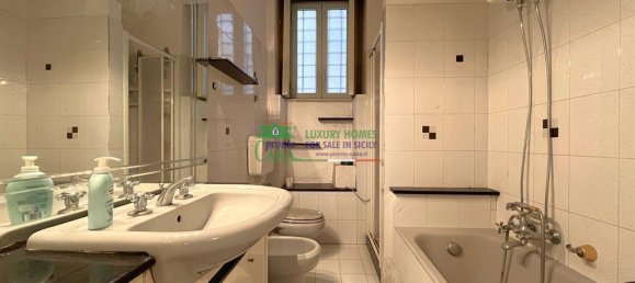 Casa de 5 habitaciónes en Modica, Italy No. 25820 25