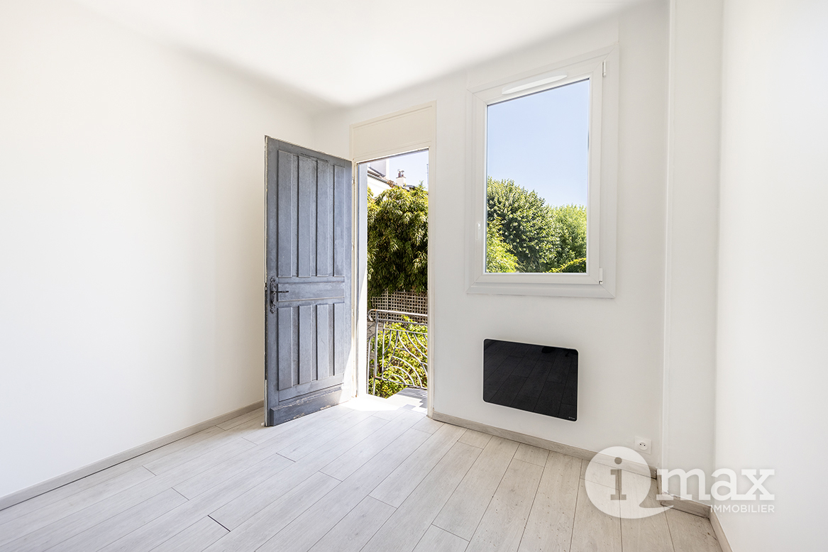 Квартира с 2 спальнями в Буа-Коломб, Франция № 296607