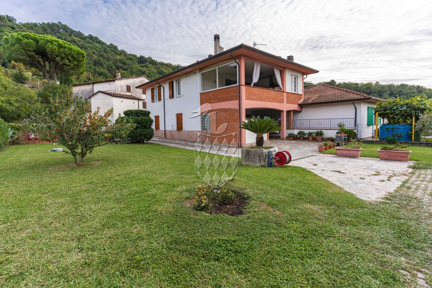 9 rooms Villa in Castelnuovo Magra, Italy No. 232584