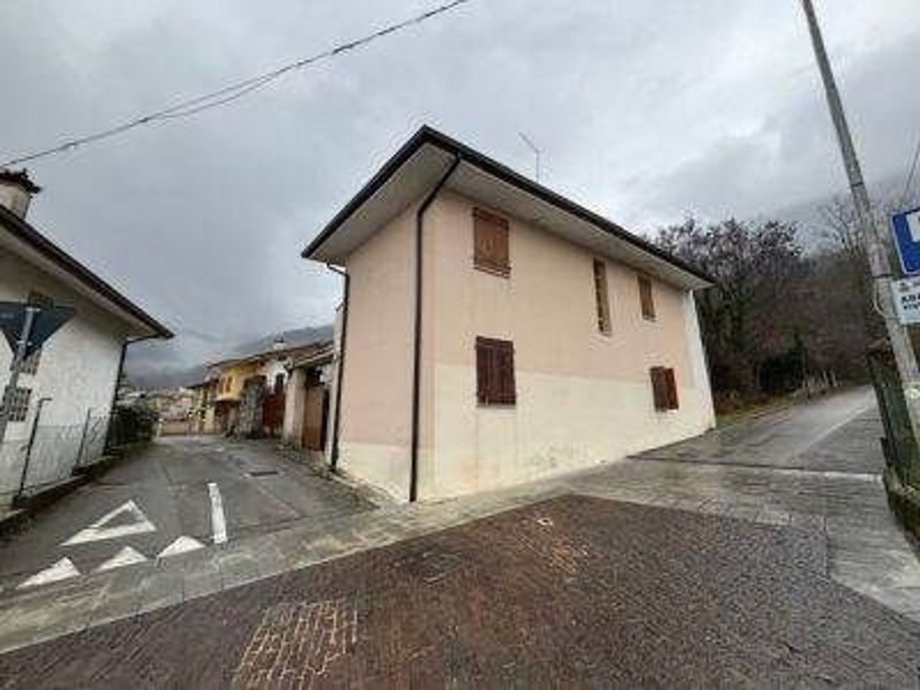 Вилла с 4 комнатами в Порденоне, Италия № 128140