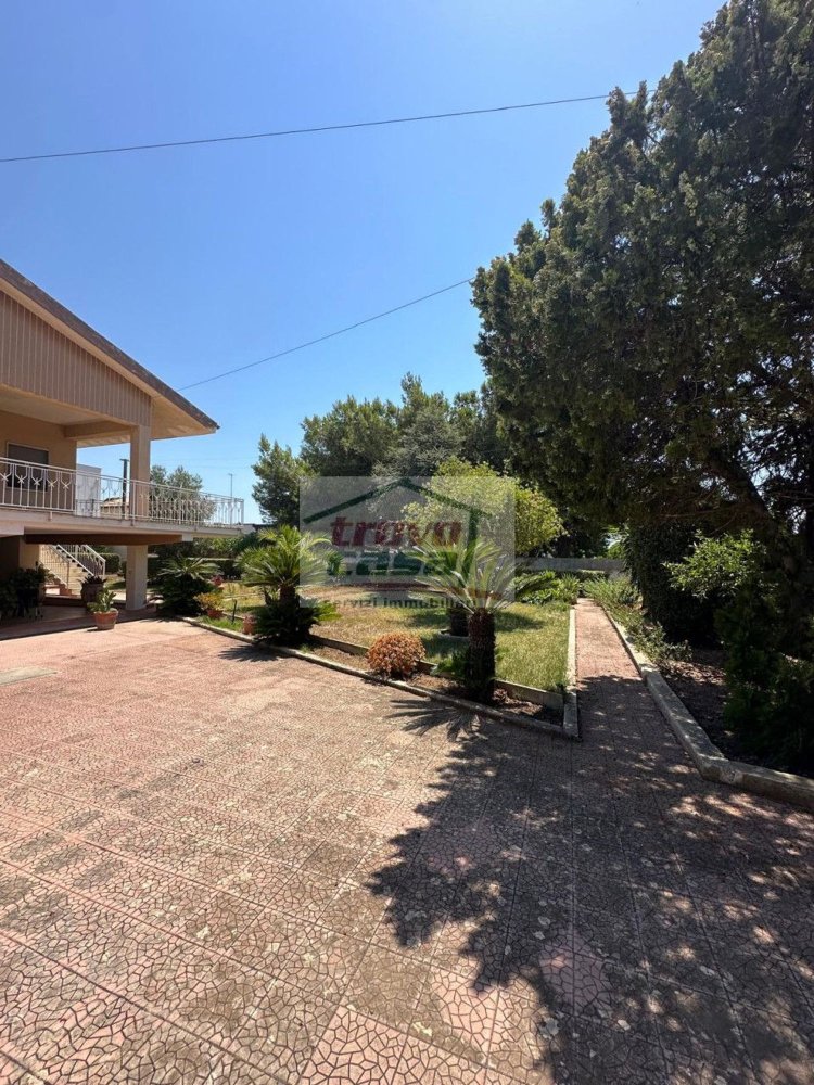 6 rooms Villa in Syracuse, Italy No. 268999