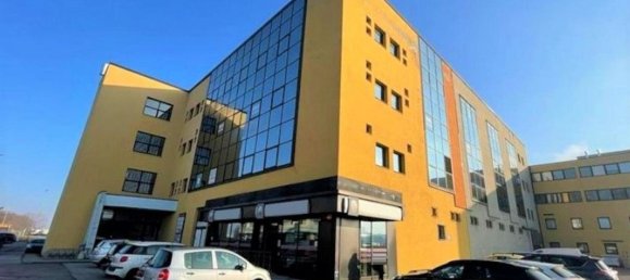 133m² Office in Rovigo, Italy No. 372008 3