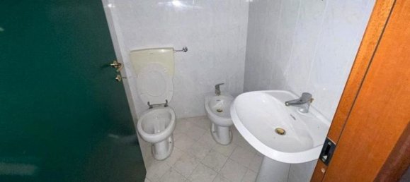 133m² Office in Rovigo, Italy No. 372008 5