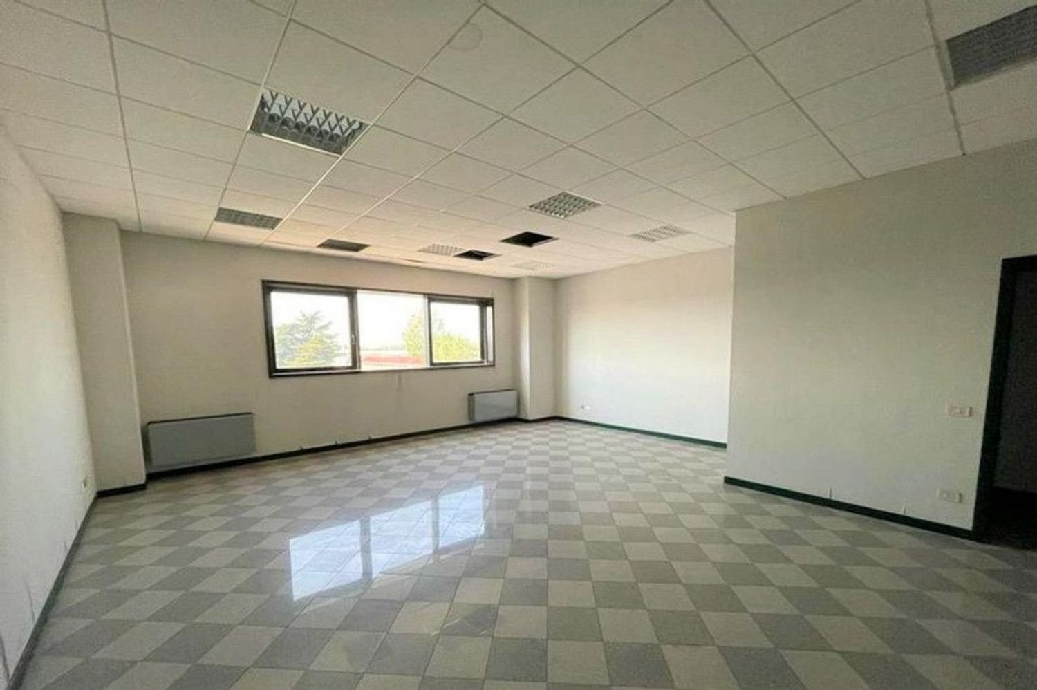 133m² Office in Rovigo, Italy No. 372008