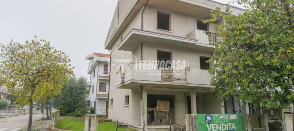 5-Zimmer Doppelhaus in Cesena, Italy, Nr. 260563 2