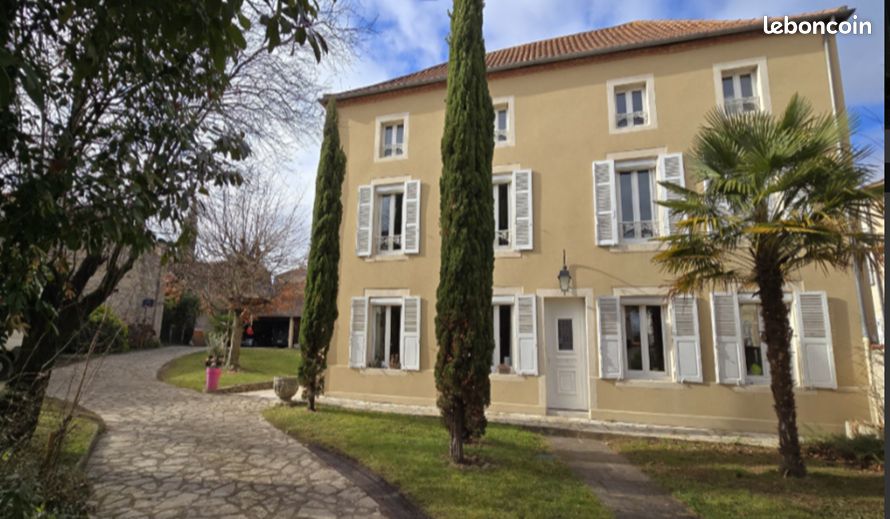 5 bedrooms House in Puy-de-Dome, France No. 317071