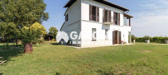 3 bedrooms House in Faenza, Italy No. 271508 2