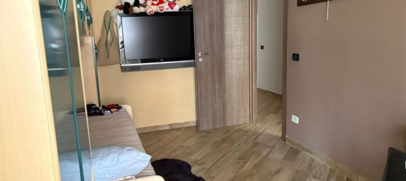 4 Schlafzimmer Wohnung in Maddaloni, Italy, Nr. 347303 17