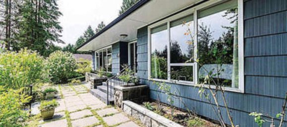 3 bedrooms House in British Columbia, Canada No. 1166 2