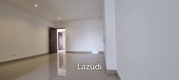 4 bedrooms Condo in Bang Lamung, Thailand No. 15523 3