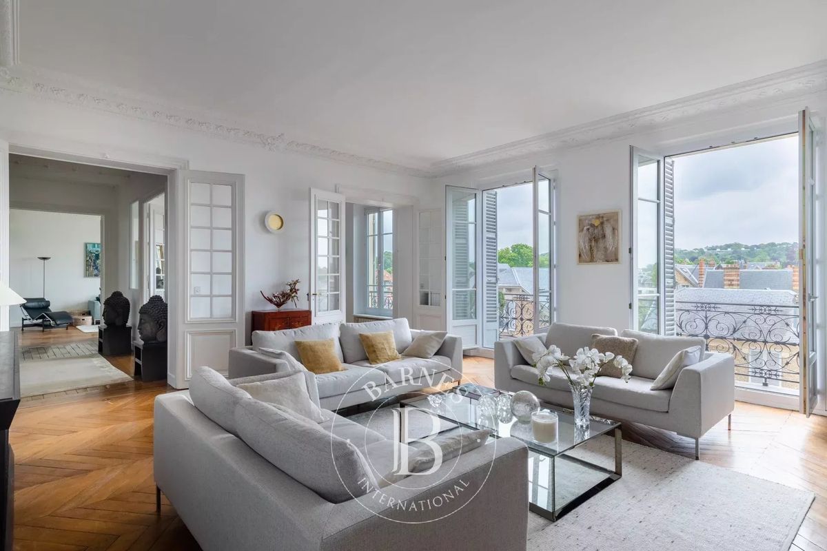 4 bedrooms Apartment in Yvelines, France No. 130686