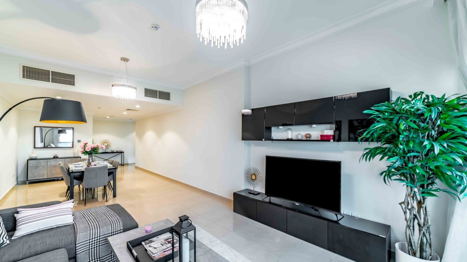 Apartamento de 4 dormitorios en CONQUEROR TOWER, Ajman Industrial Area, UAE No. 61719