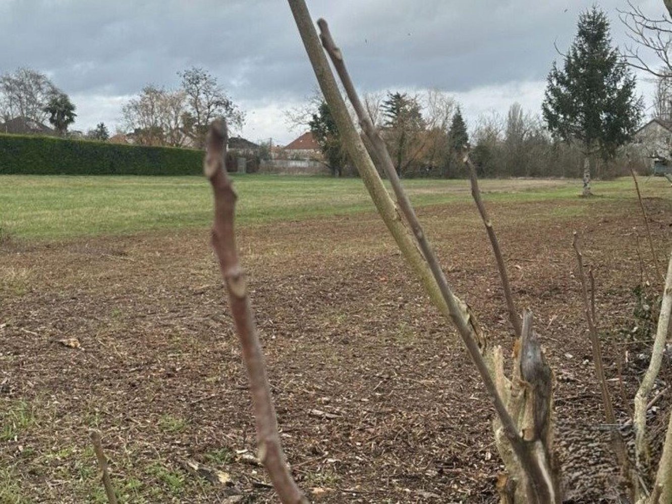  Land in Bourges, France No. 252137